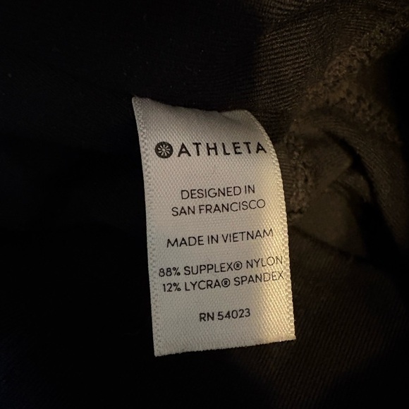 Athleta Metro Leggings in black, Size Small Petite - Picture 10 of 10